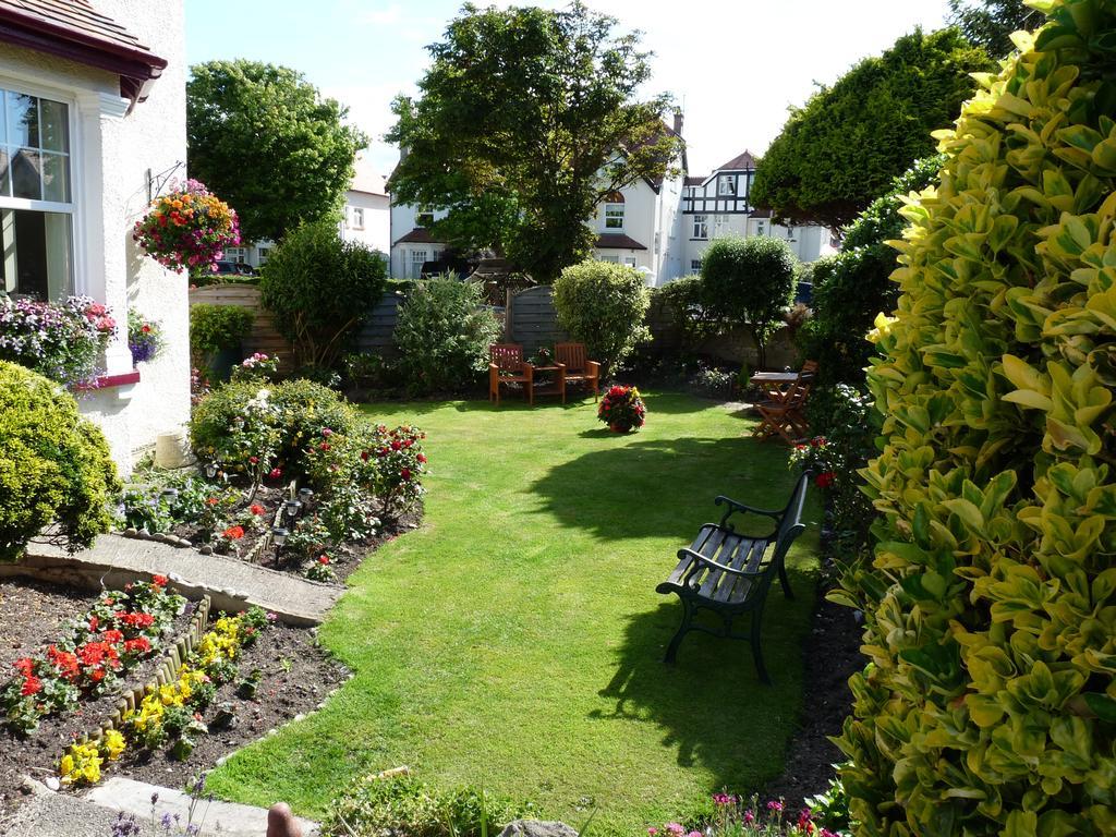 Cornerways Guest House Llandudno Esterno foto